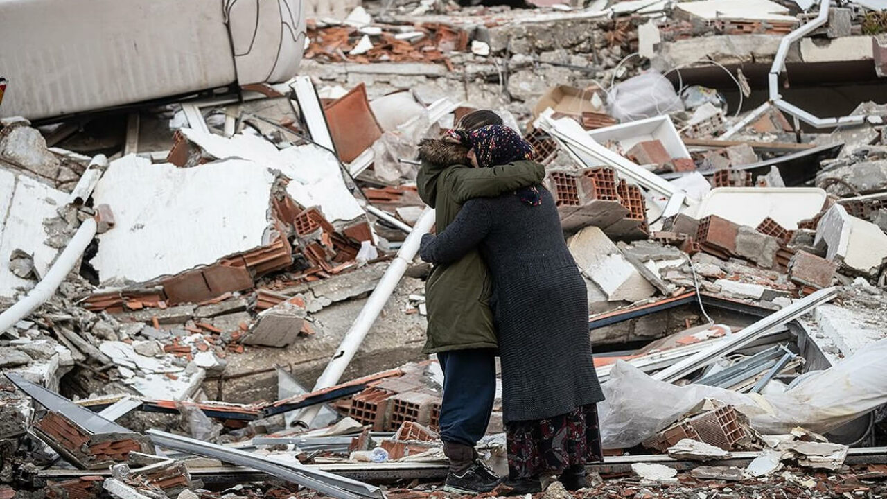 Ормандағы порно соратын әскери адамдар