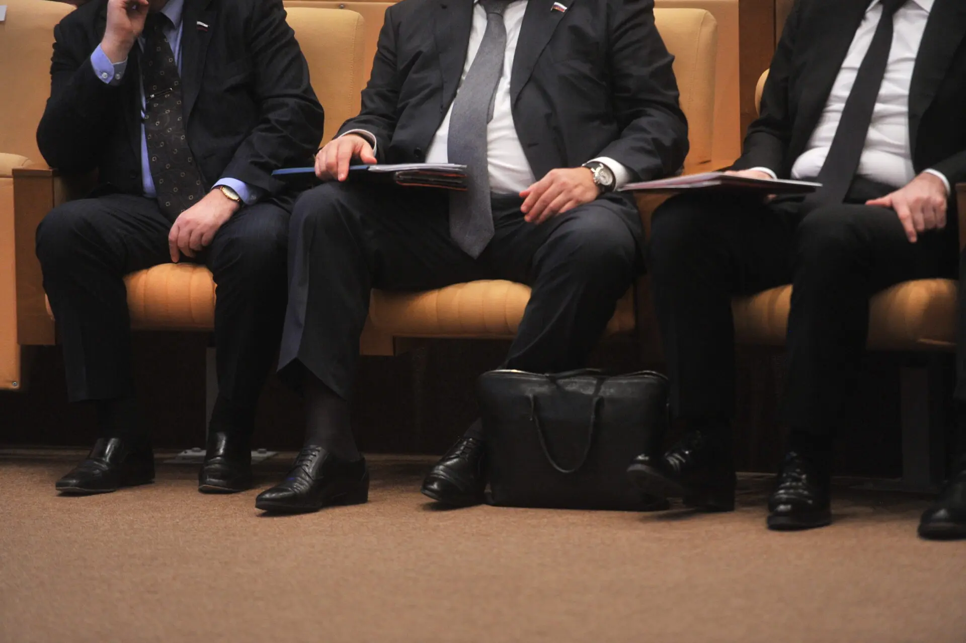 Желідегі қыздардың жалаңаш суреттері