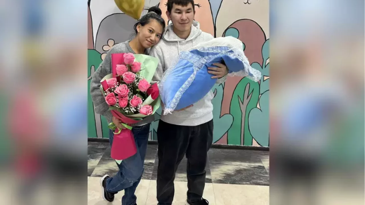 Жан Дюжарден жасырын камераға түсіп қалған